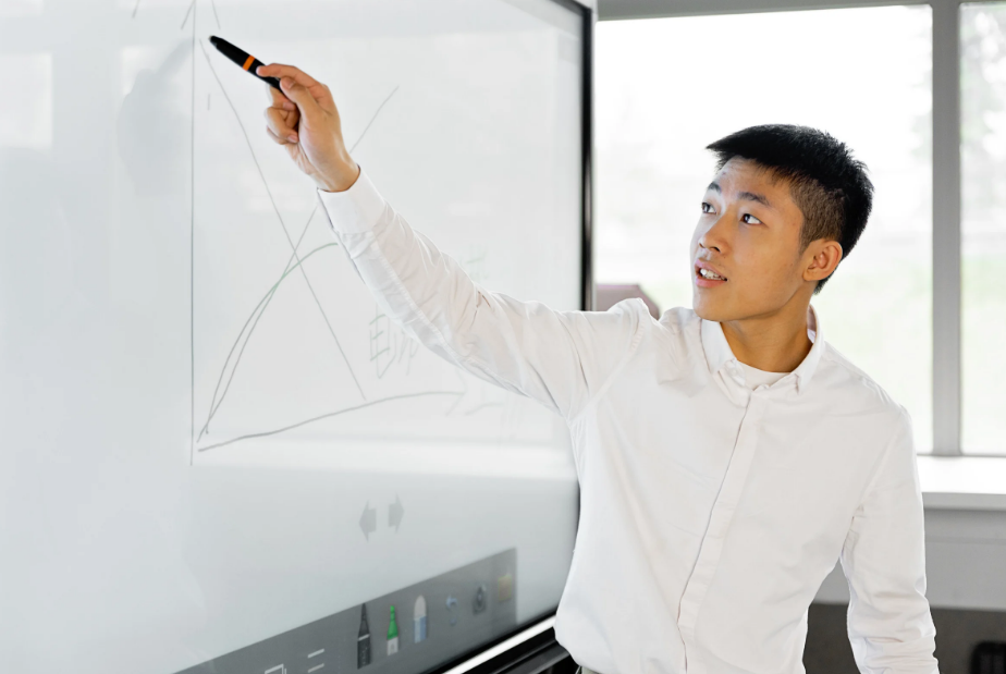 Beyond Numbers: How Tech Consultants Shape the Future of Financial Services