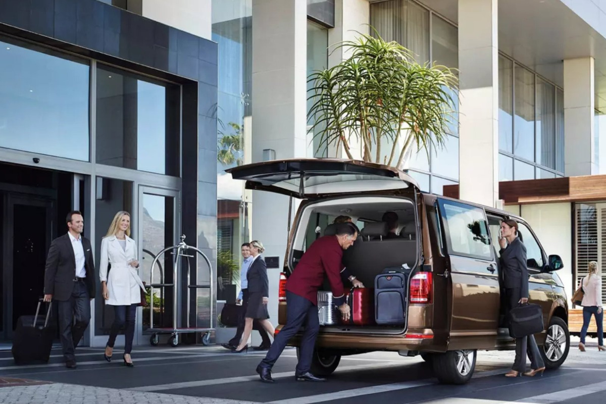 On the Road with Comfort and Confidence: Your Ultimate Guide to Luton Airport Minibus and Coach Hire
