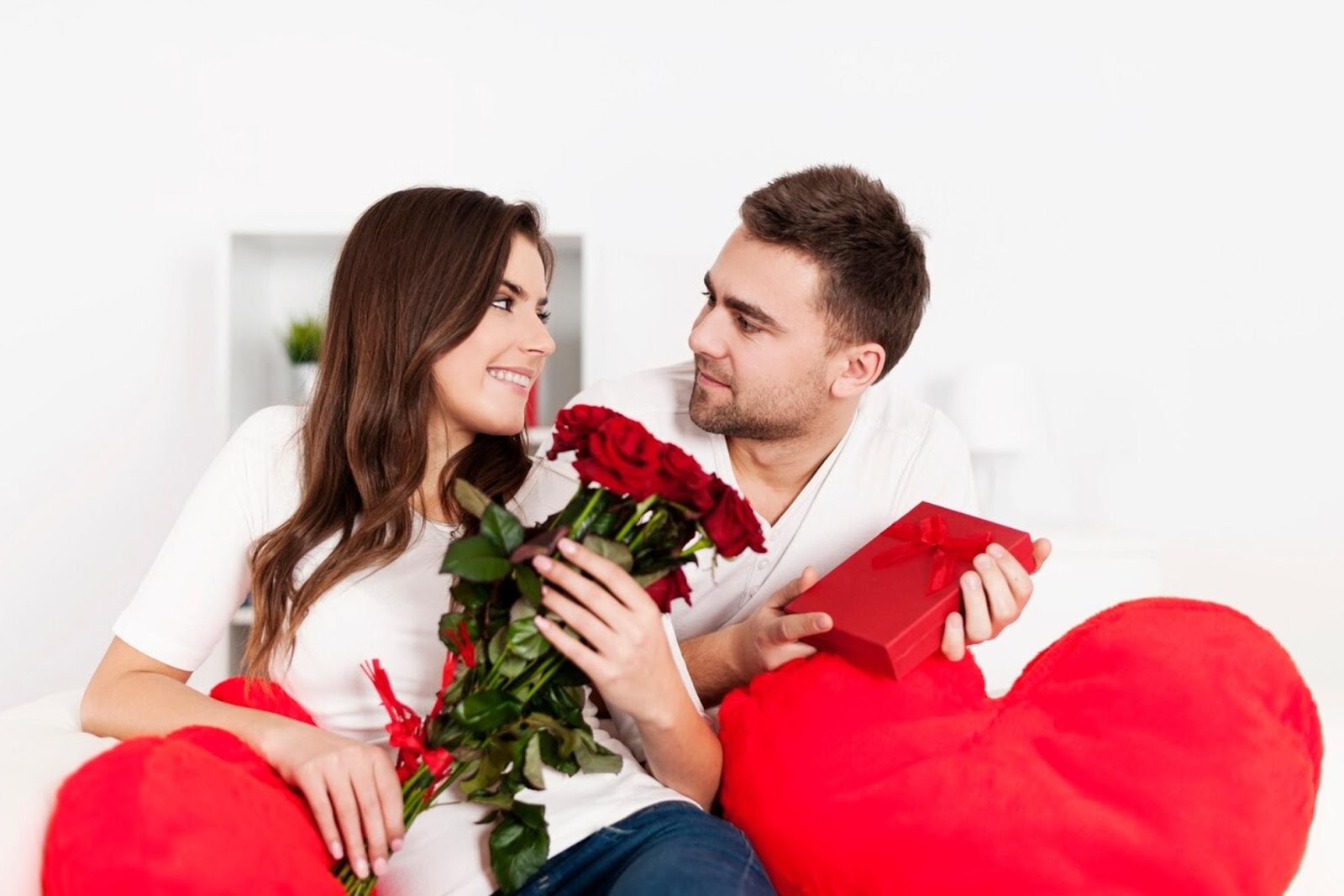 Unforgettable Love: Top 20 Special Valentine’s Day Gifts for Your Girlfriend in India