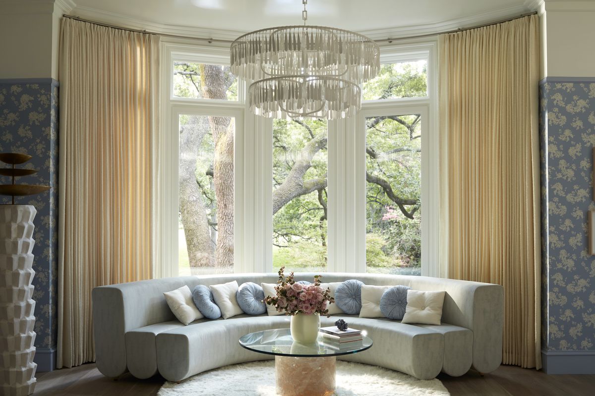 How to Decorate High Ceiling Rooms?