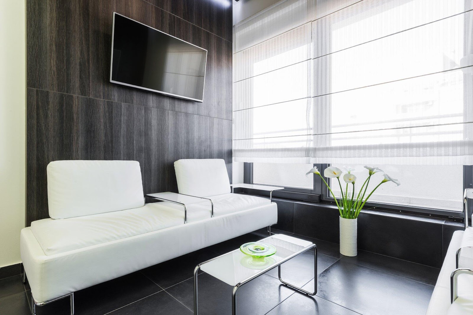 The Latest Trends in Office Reception Furniture: From Minimalist to Statement Pieces