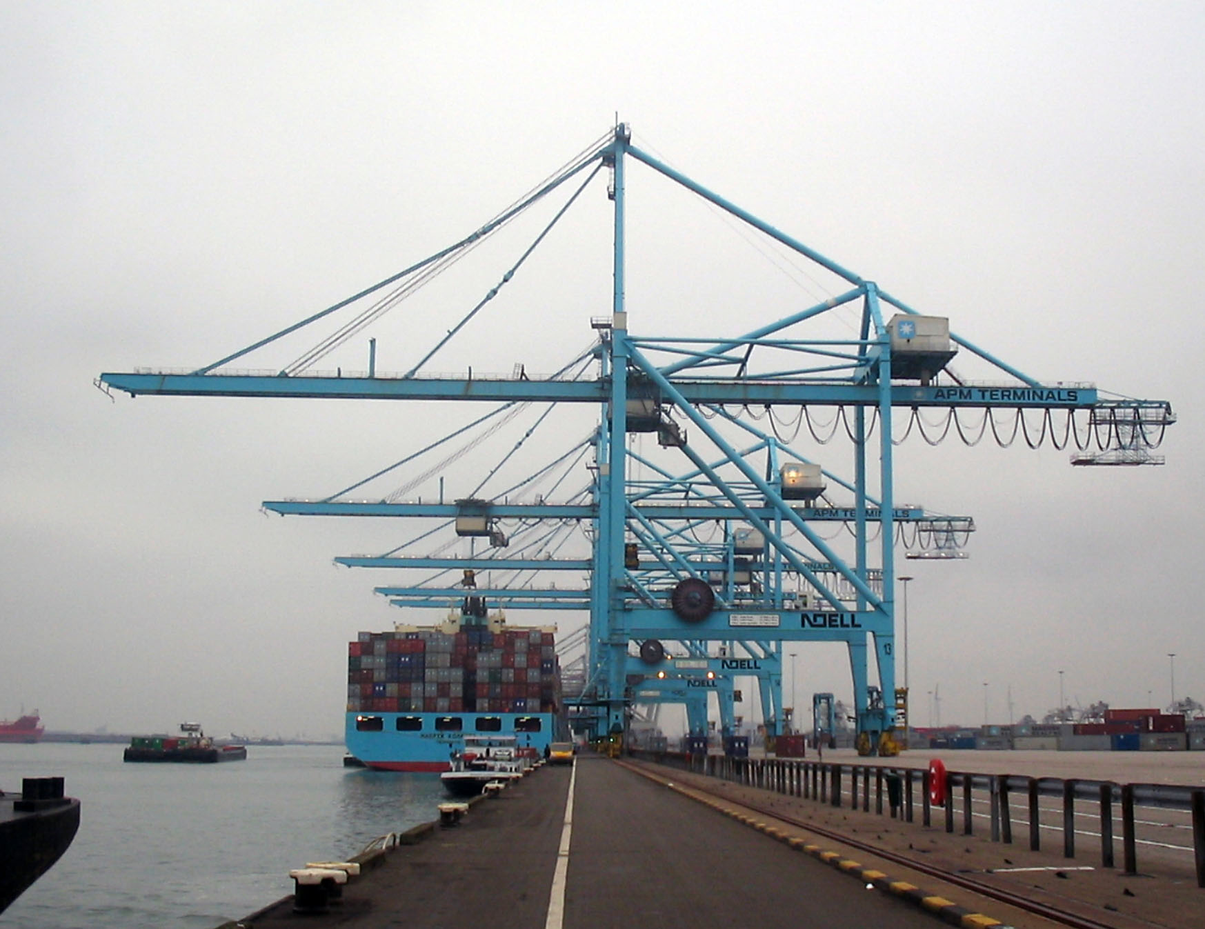 Maximizing Efficiency and Productivity with Gantry Cranes