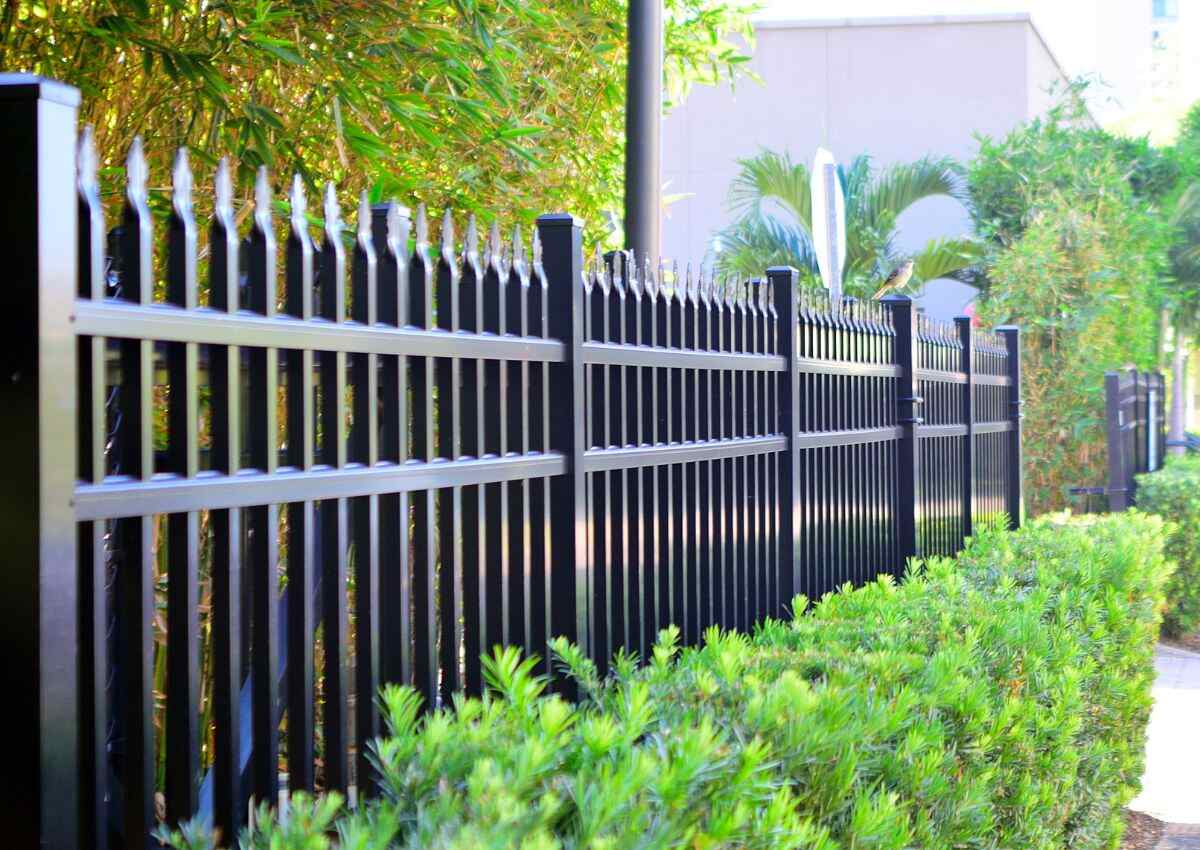 The Expert’s Guide to Choosing the Best Fence Contractors