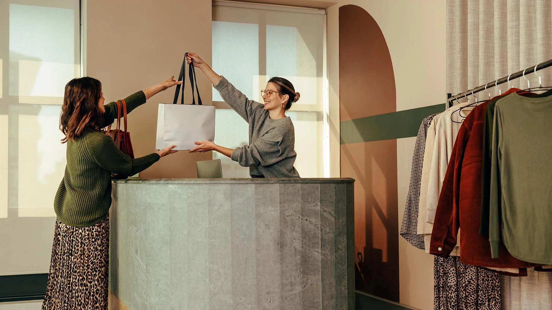 Weak Customer Relationships: Stay Helpful After Purchases Finish